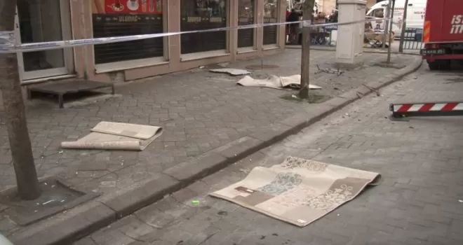 Kağıthane’de korkutan yangın, site sakinleri sokağa döküldü
