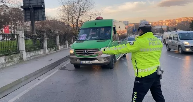 Kağıthane’de minibüslere denetim
