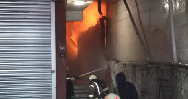 Kağıthane’de oto yıkama merkezinde çıkan yangın paniğe yol açtı
