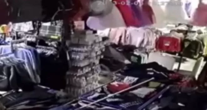 Kahraman evlat engelli babasını bırakmadı
