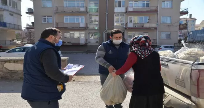 Kahramankazan Belediyesi hasta, yaşlı ve ihtiyaç sahiplerini yalnız bırakmıyor
