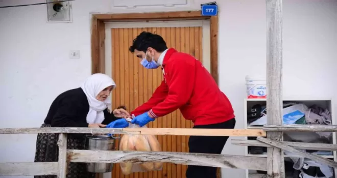 Kahramankazan’da yemekler soğumadan vatandaşa ikram ediliyor
