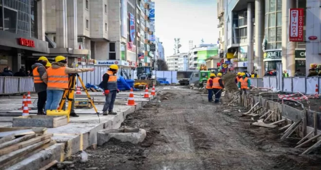 Kahramanmaraş caddesini yayalaştırma çalışmalarını yerinde incelediler
