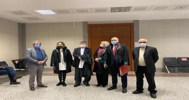 Kapatılan Zaman Gazetesi yazarlarının yeniden yargılanmasına başlandı
