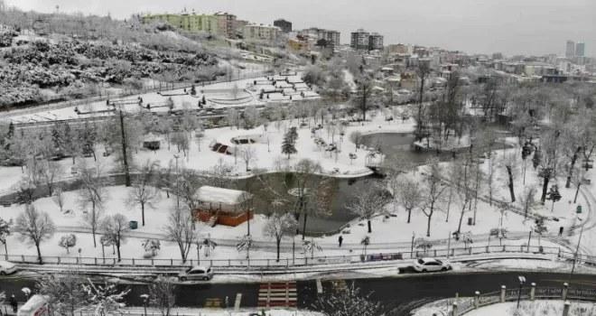 Kar esaretindeki İstanbul’da karın tadını çıkarttılar
