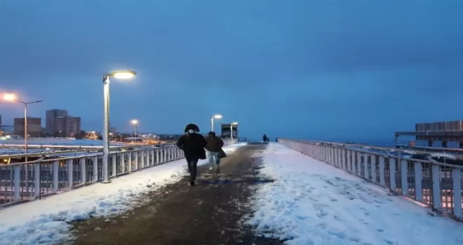 Kar günün ilk ışıklarında devam etti
