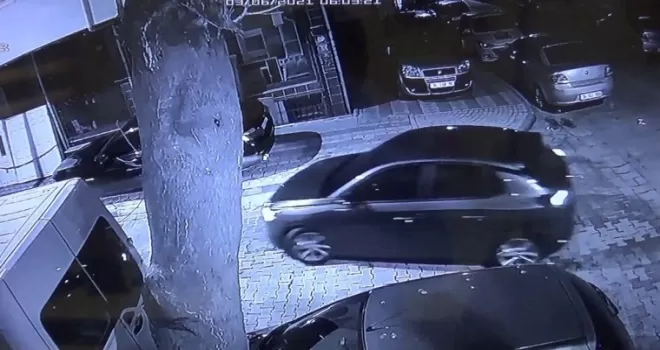 Kar maskeli oto hırsızlığı kamerada
