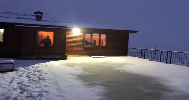 Kar yağışı Rize’nin yaylalarını beyaza bürüdü
