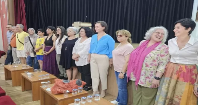 Karabağlar’da kadınların emeği ve mücadelesi panelde yankı buldu