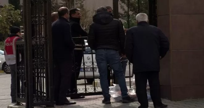 Karantinadaki tanıdıkları için yurtlara erzak getiriyorlar
