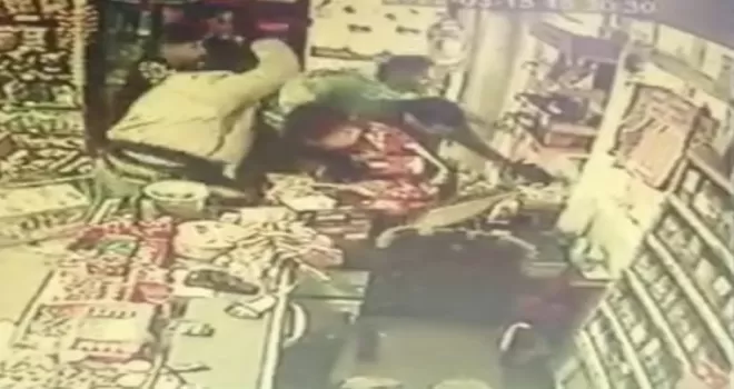 Kargo ücretini ödemek istemedi bıçaklandı
