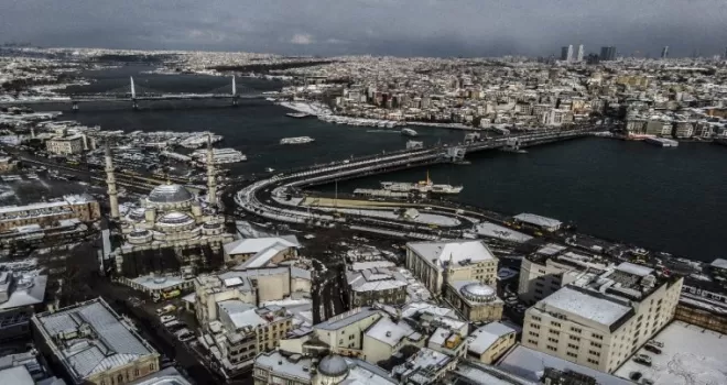Karla kaplı İstanbul’da havadan çekilen kartpostallık fotoğraflar
