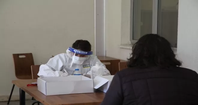 Kartal Belediyesi kreşlerinde çalışan personele Korona testi
