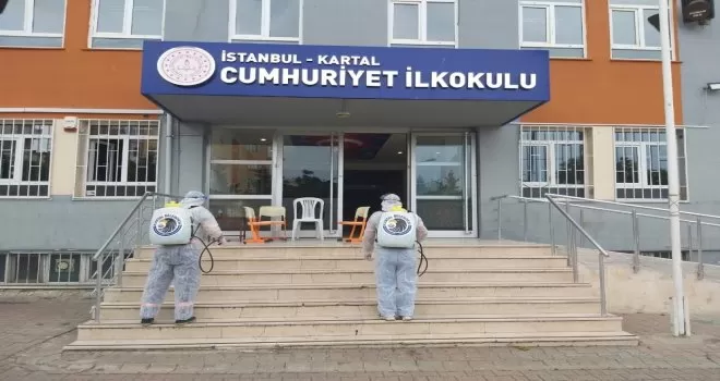 Kartal Belediyesi’nden YKS öncesi okullarda ilaçlama yaptı
