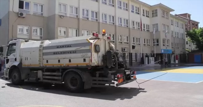 Kartal Belediyesi’nden YKS öncesi okullarda ilaçlama
