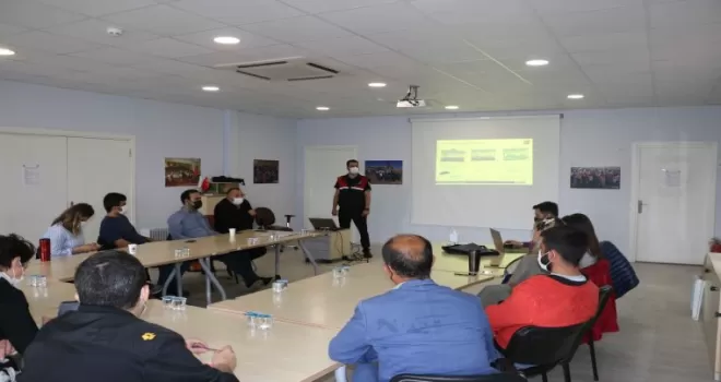 Kartal Belediyesi personellerine afet gönüllüsü eğitimi veriliyor
