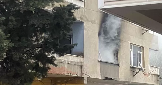 Kartal’da 3 katlı binada korkutan yangın
