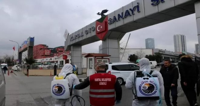 Kartal’da ambulanslar ve oto sanayi siteleri dezenfekte edildi
