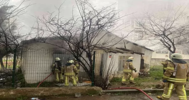 Kartal’da gecekondu alevlere teslim oldu
