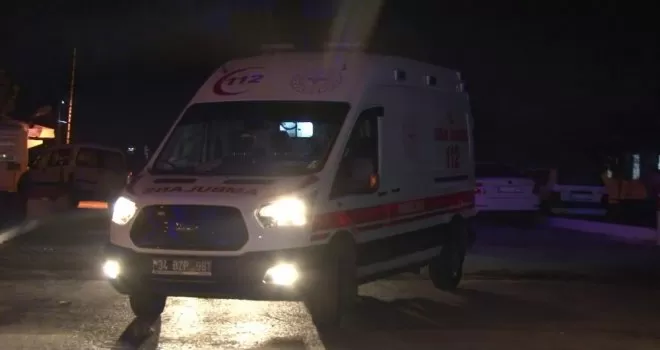 Kartal sahilde bir kişi tartıştığı kişiyi şişeyle kesti
