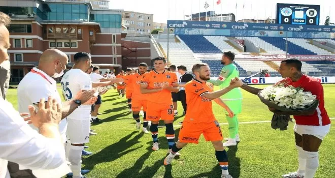 Kasımpaşa şampiyonu alkışlarla karşıladı
