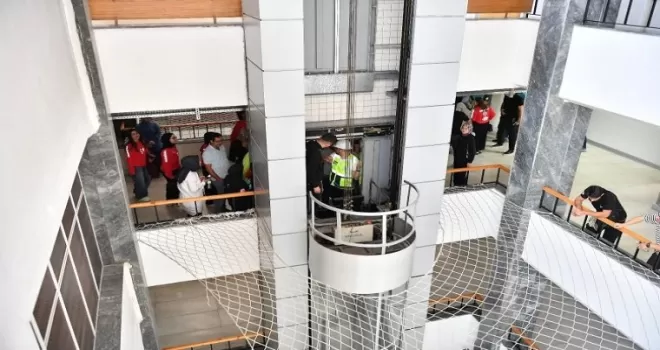 Kayseri Büyükşehir’den asansörden kişi kurtarma eğitimi