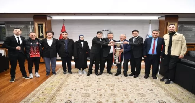 Kayseri Büyükşehir Sesi Görenler’in şampiyonunu ağırladı