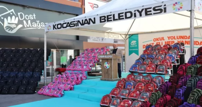 Kayseri Kocasinan’ın Dost Market’i kırtasiye desteği sundu