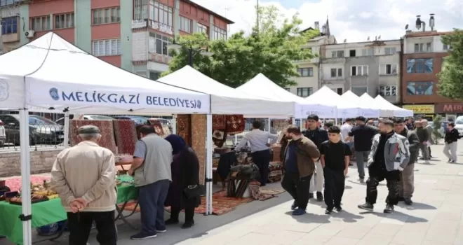 Kayseri Melikgazi Antika Pazarı’na büyük ilgi