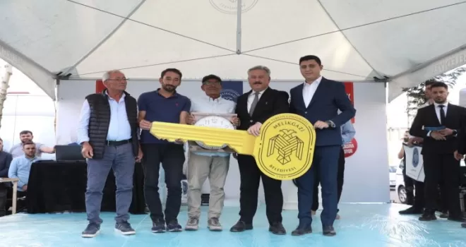 Kayseri Melikgazi Battalgazi’de 300 daire teslim etti