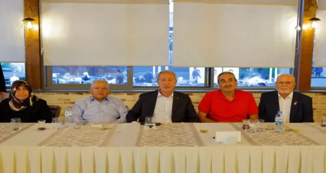 Kayseri protokolüö şehit aileleriye buluştu