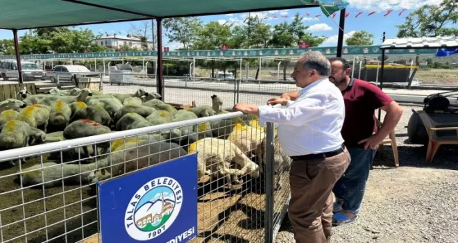 Kayseri Talas’ta kurban pazarına yoğun ilgi