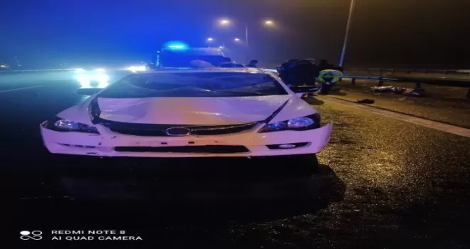 Kaza yapan araca yardıma gitti canından oldu
