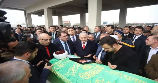 Kazada hayatını kaybeden ünlü hafız ve eşi son yolculuğuna uğurlandı
