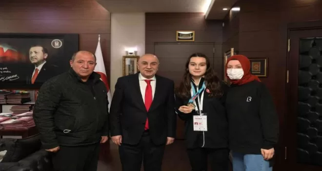 Keçiören Belediye Başkanı Altınok, Avrupa şampiyonu Melis Tetik’i misafir etti

