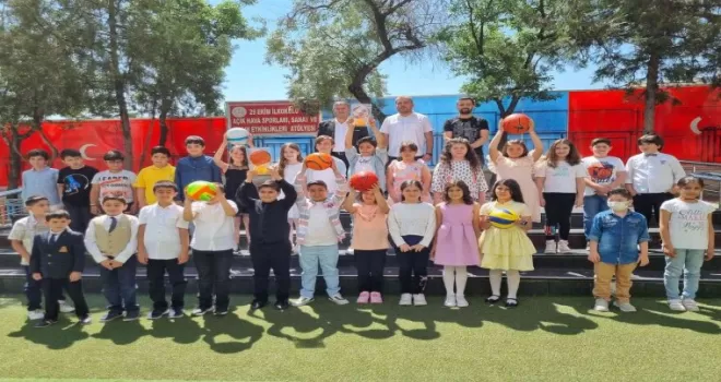 Keçiören Belediyesince atık pil toplayan okullar ödüllendirildi

