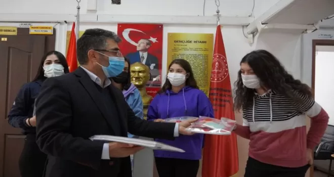 Keçiören Belediyesinden öğrencilere 20 bin adet kırtasiye seti
