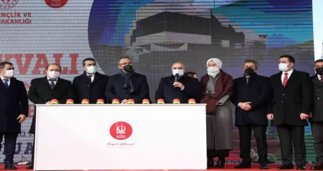 Keçiören’de 35 yeni spor tesis açıldı, Gençlik Merkezi’nin temeli atıldı
