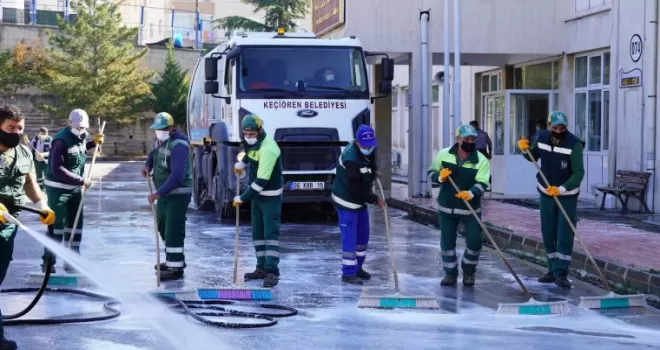 Keçiören’de hastane temizlik timi iş başında
