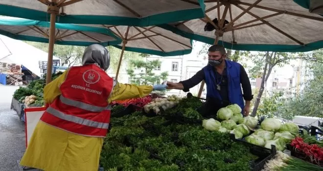 Keçiören’de öz kaynaklarla dezenfektan üretilip dağıtılıyor
