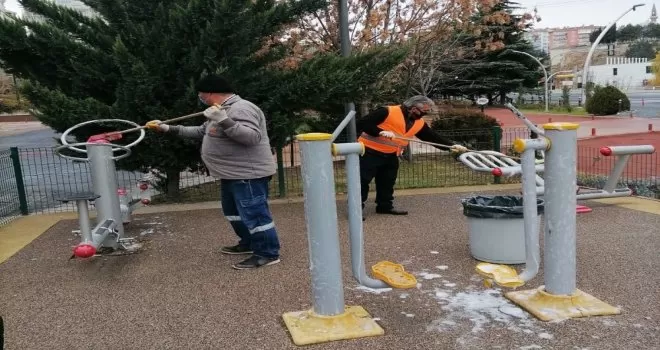 Keçiören’de parklar dezenfekte edildi
