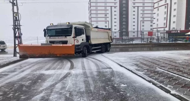 Keçiören’de sabaha kadar kar mesaisi
