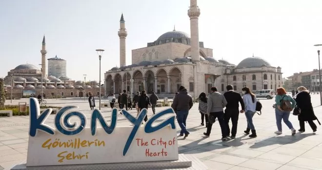 Keçiörenliler Hoşgörü Günü’nde Mevlana Türbesini gezdiler

