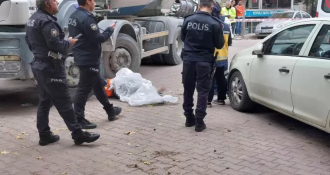 Kedilere yem vermek için çıktığı sokakta beton mikseri altında kaldı
