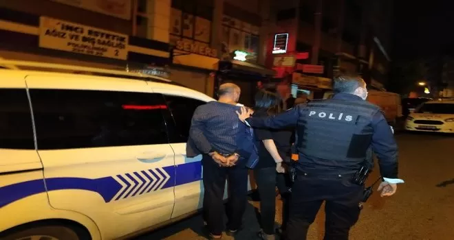 Kendisini şikayet eden gençlere 4. kattan silah sıktı
