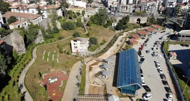 Kentsel dönüşümün ortasında kaldı
