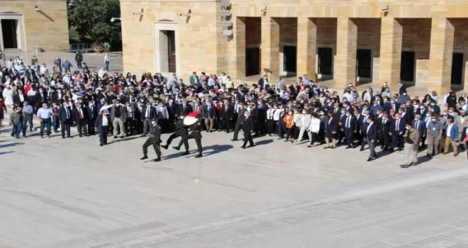 Kılıçdaroğlu, CHP’nin 98’inci yıldönümü dolayısıyla Anıtkabir’i ziyaret etti
