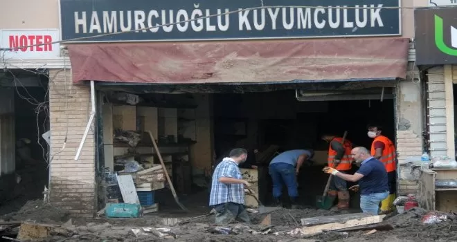 Kimisi altınlarının kimisi de alacaklarının peşinde

