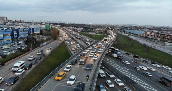Kısıtlama öncesi trafik durma noktasına geldi
