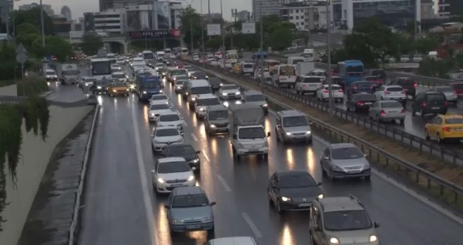 Kısıtlama sonrası İstanbul’da trafik yoğunluğu

